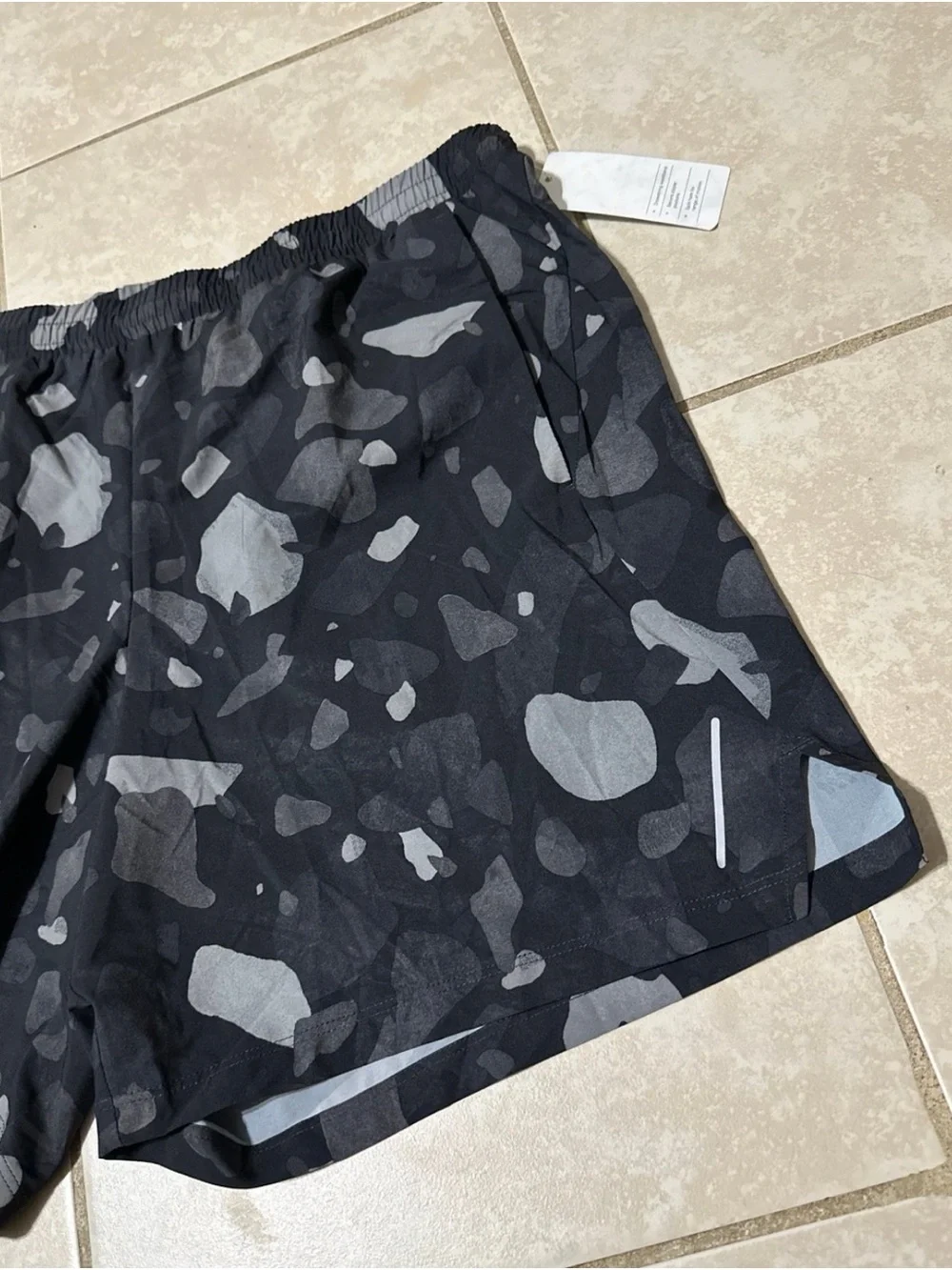 All In Motion Men’s Unlined 7” Running Shorts Black & Gray Camo